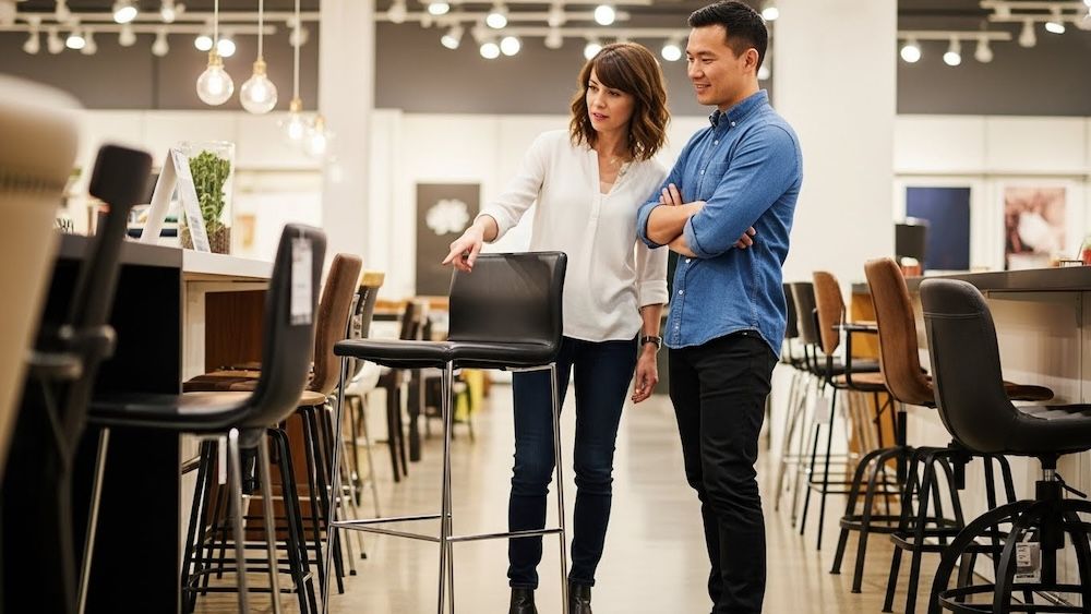 Kur Vilniuje rasti stilingas ir patogias baro kėdes?